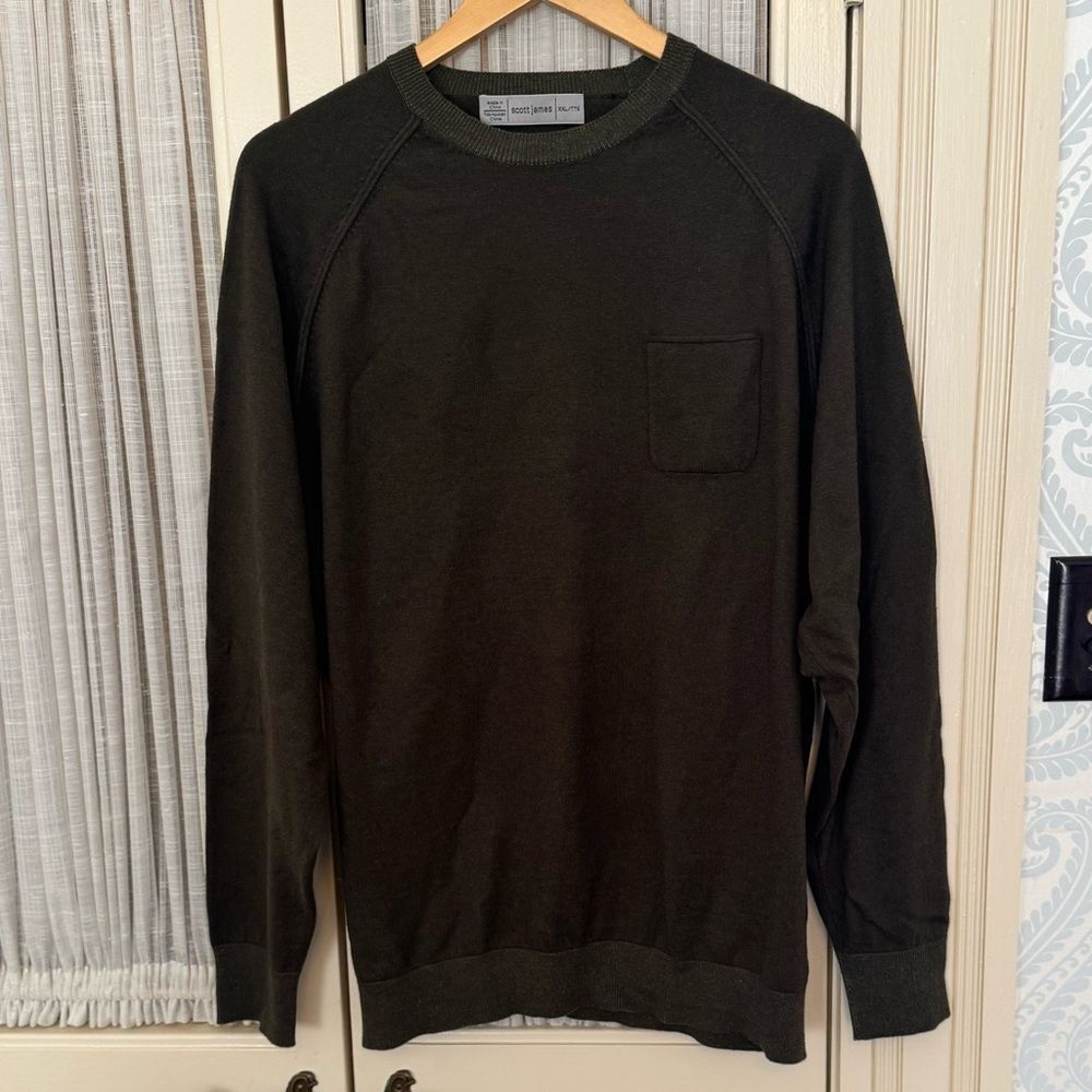 Stylish and comfortable green long sleeve shirt. Perfect for any occasion.